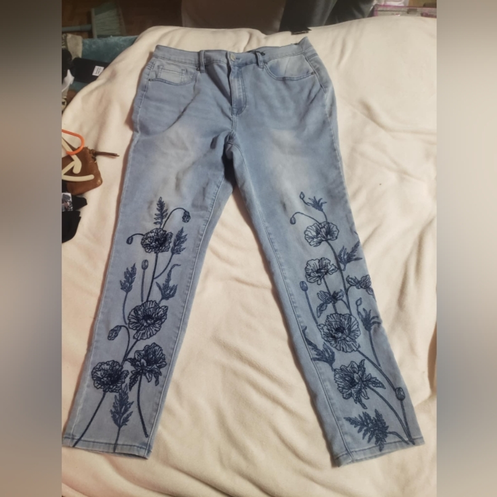 Women's Blue Embroidered Jeans